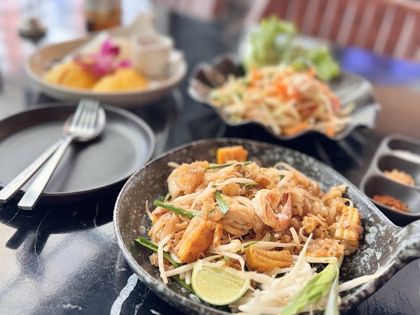 I Food Bar & Restaurant 2