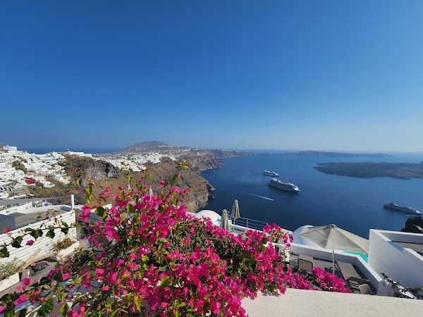 Imerovigli viewpoint 2