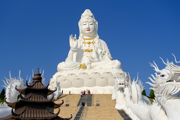 Wat Huay Pla Kang: Goddess of Mercy Chiang Rai 6