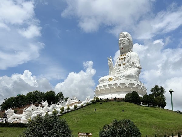 Wat Huay Pla Kang: Goddess of Mercy Chiang Rai 5