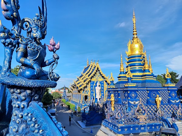 Wat Rong Suea Ten (Blue Temple) 4