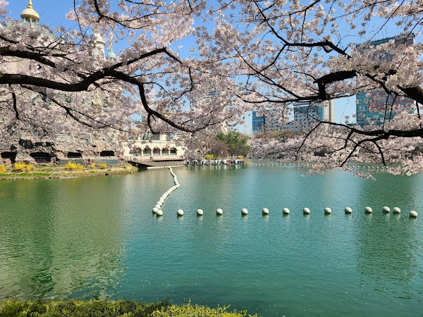 Seokchon Lake Park