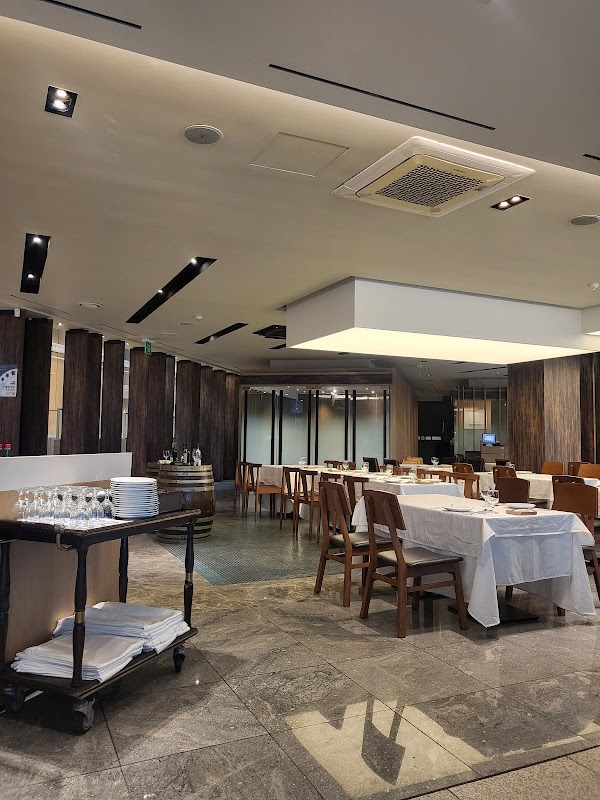 Mirror Pond Restaurant 1