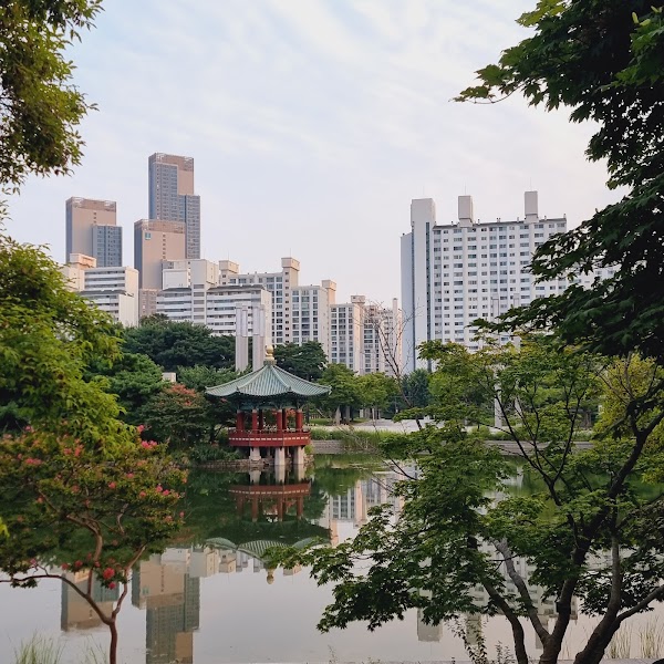 Mirror Pond Restaurant 4