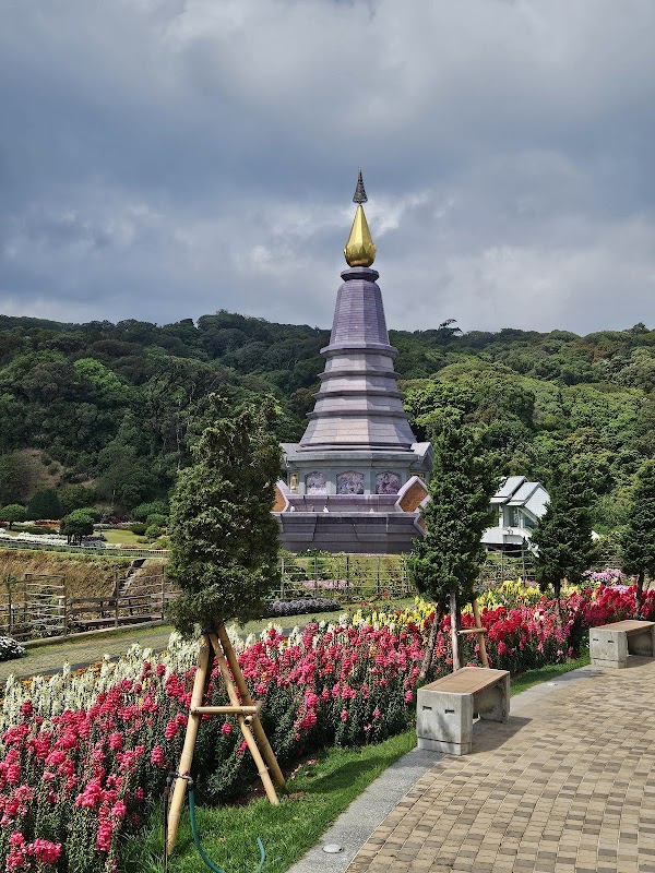 Pagoda Noppamethanedon & Pagoda Nopphonphusiri: The Royal Pagodas of Mount Inthanon Summit