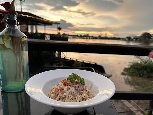 Black Bamboo Craft Brewery and restaurant ភោជនីយដ្ឋានឫស្សីខ្មៅ 5