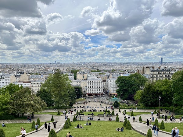 Square Louise Michel 6