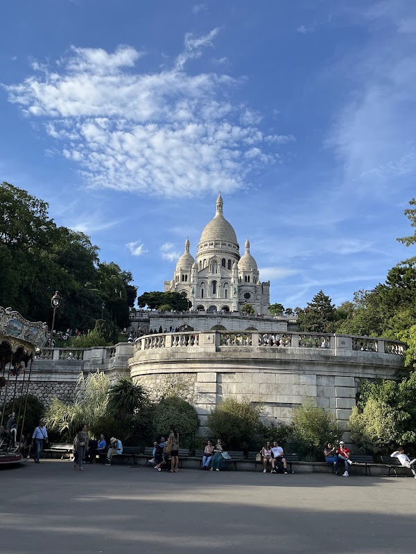Square Louise Michel 5