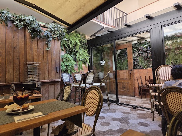 Güell Tapas Restaurant 5