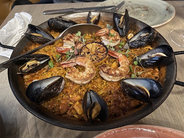 Bota Tapas & Paella Bar 3