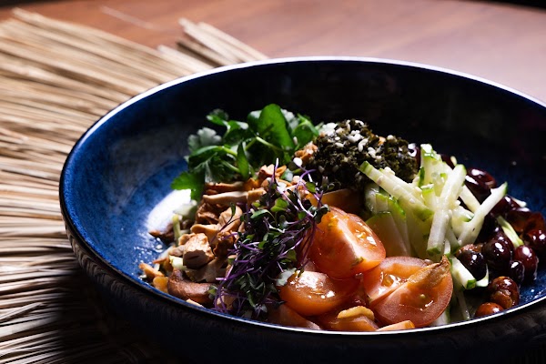 Manu Restaurant and Bar 5