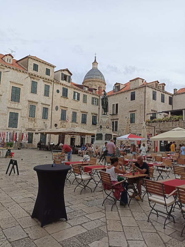 Gunduliceva Poljana Market 4