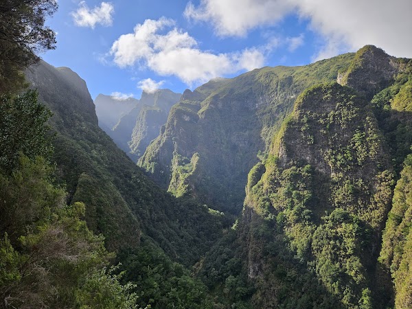 Levada do Caldeirão Verde PR9 4