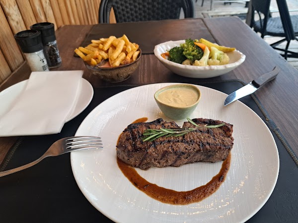 Bo-Vine Wine & Grill House 3