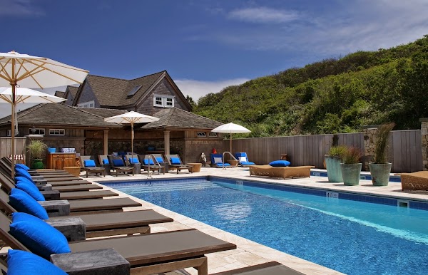 Cliffside Beach Club 4