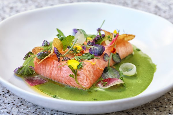 NINE-TEN Restaurant & Bar 5