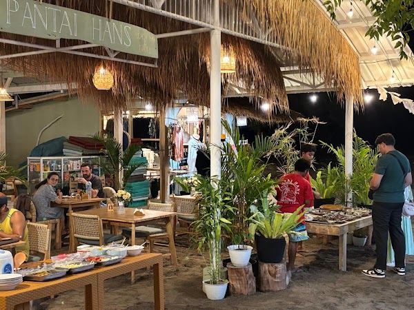 Pantai Hans Beach Bar & Grill 5
