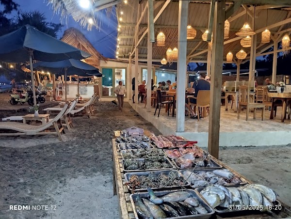 Pantai Hans Beach Bar & Grill 3