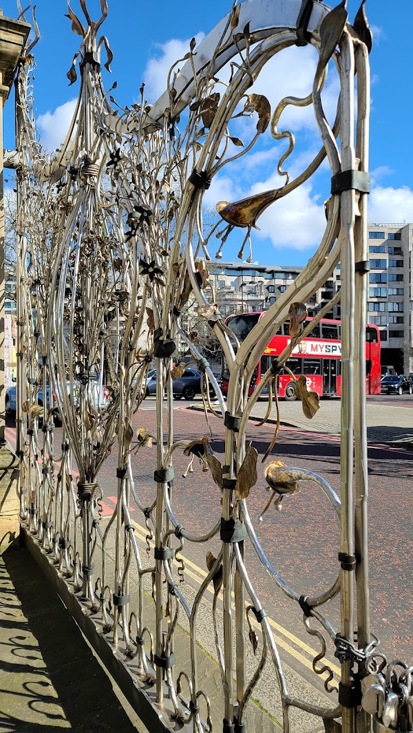 Queen Elizabeth Gate 2