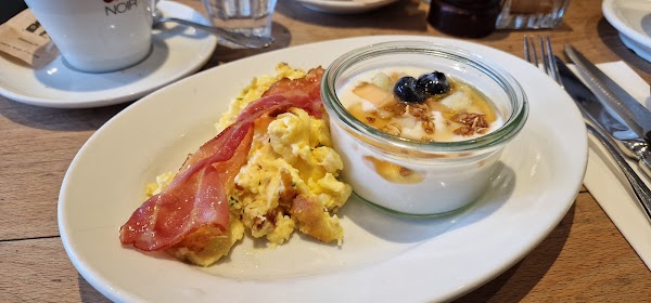 Franzos Coffee Shop 5