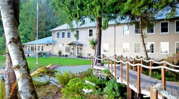 Broken Islands Lodge