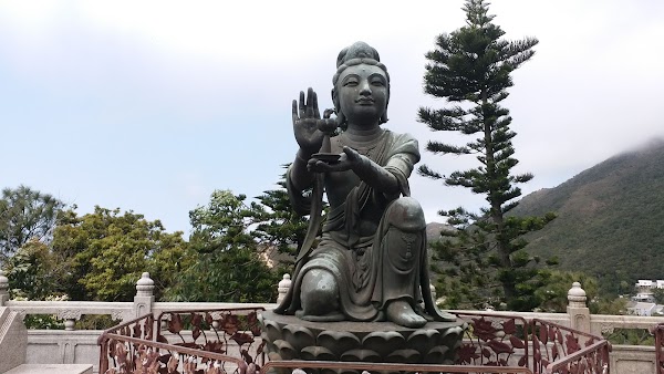Tian Tan Buddha 3