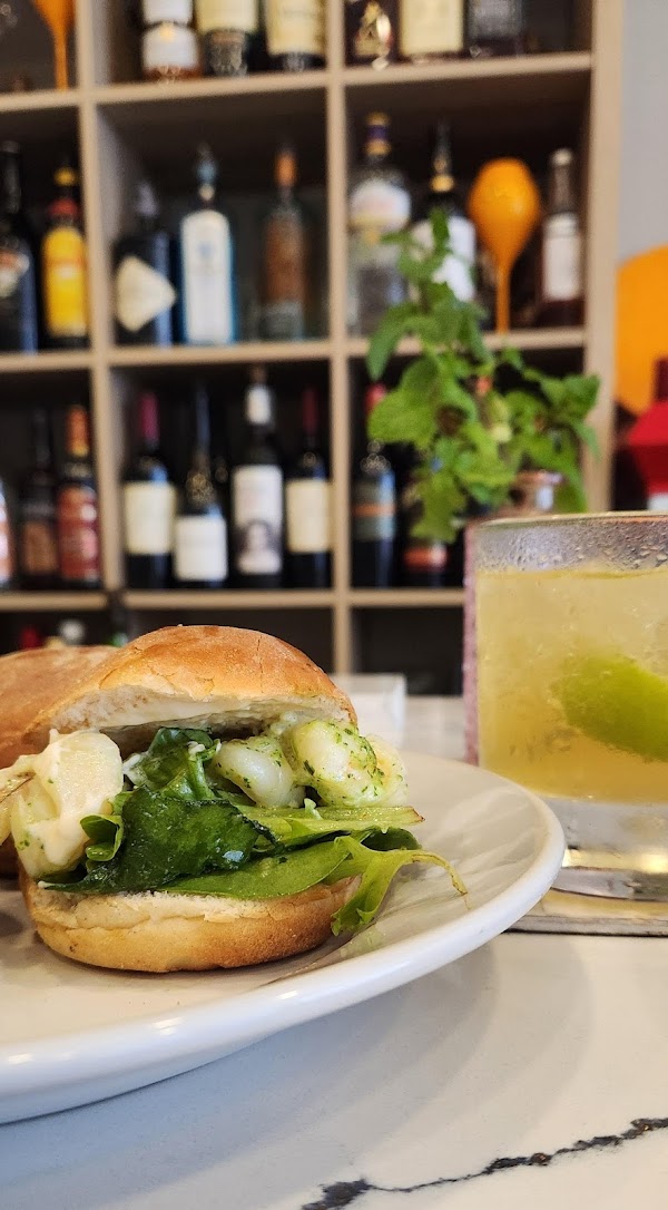 Krafted At The Stubbs Specialty Krafted Sandwiches And Kocktails 4