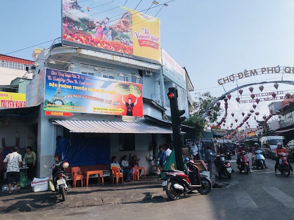 Bach Dang Night Market