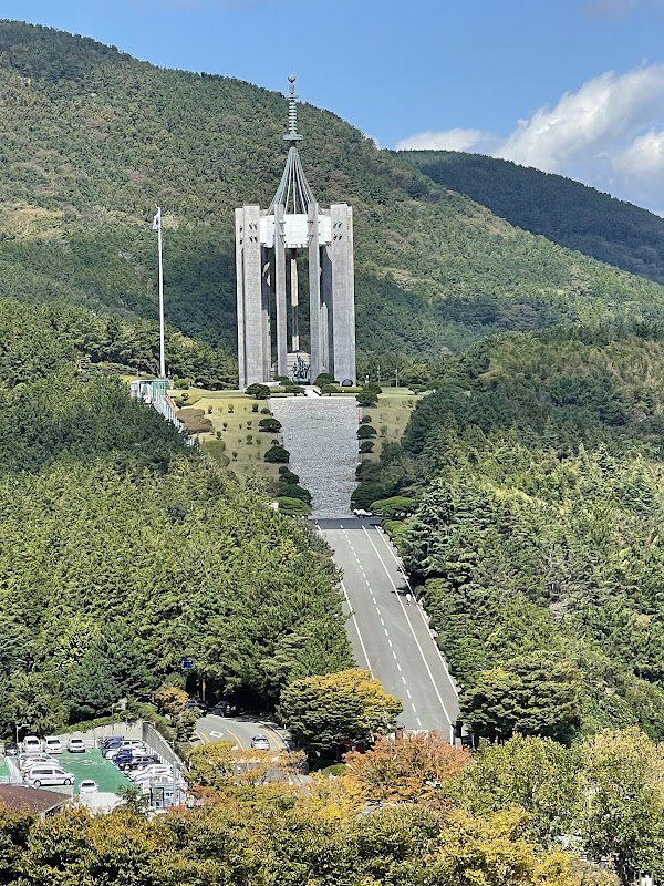 Secret Cherry Blossom Spots in Korea and Japan 11