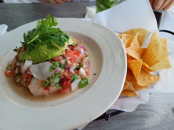 Lukka Kairi Waterfront Bar & Grill 4