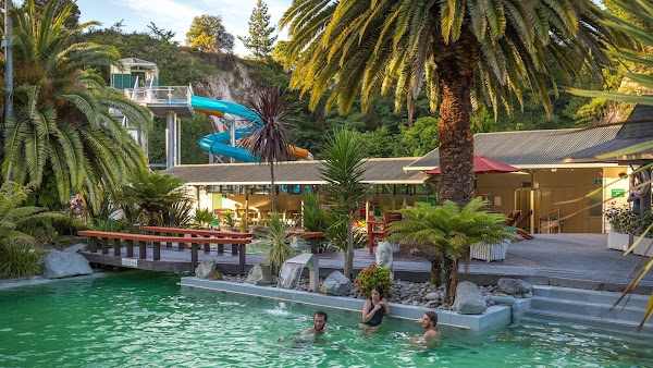 Taupo DeBretts Hot Springs 1