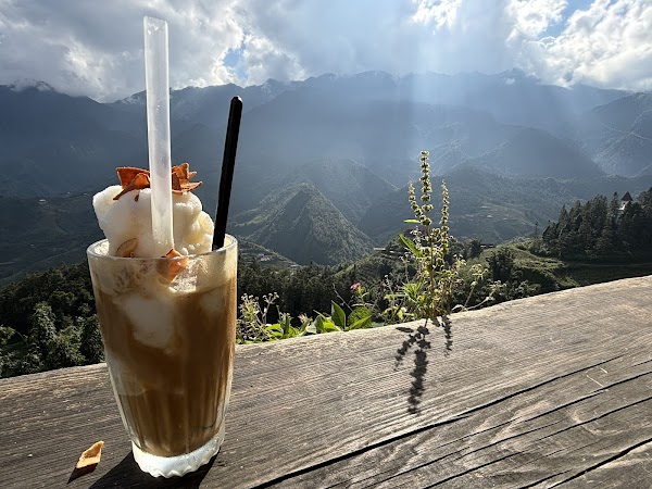 White Cloud Cafe & Restaurant 5