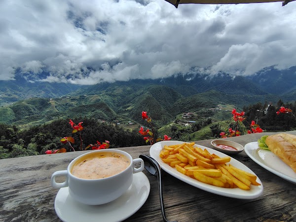 White Cloud Cafe & Restaurant 4