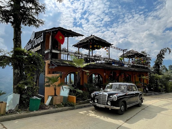 White Cloud Cafe & Restaurant 3