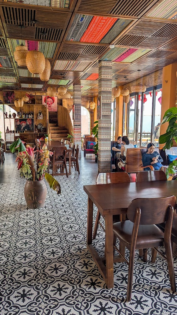 White Cloud Cafe & Restaurant 2