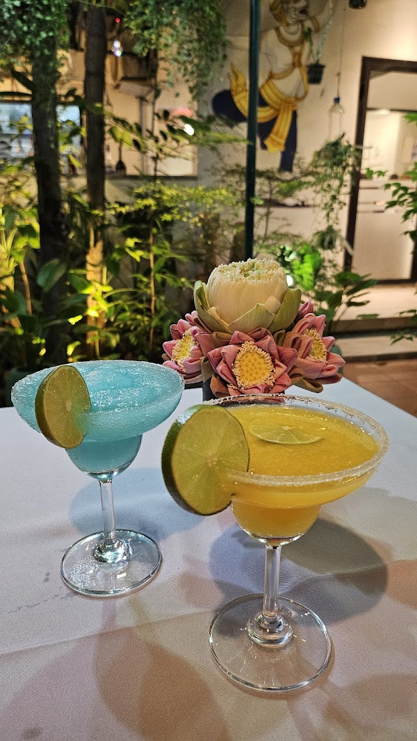 Urban Tree Hut Restaurant - អ៊ឺបេនទ្រី 2