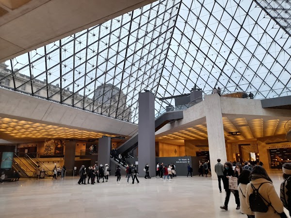 Louvre Pyramid 4