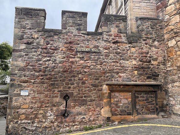 The Vennel Viewpoint Edinburgh Castle 2