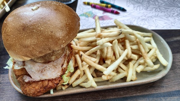 Miss Perez Kitchen & Bar 4