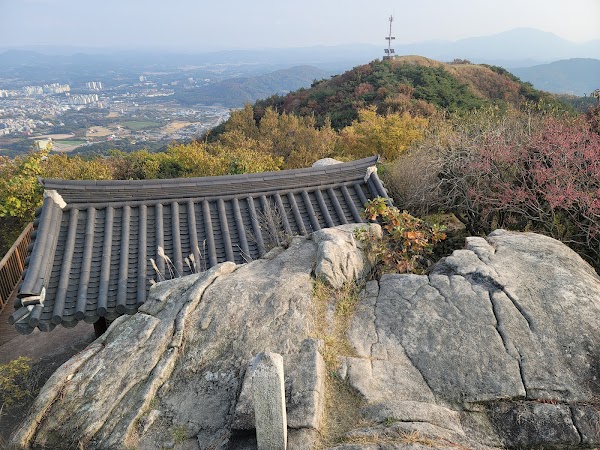 Paegwŏl-san