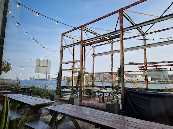 Lowlander Botanical Bar & Restaurant 3