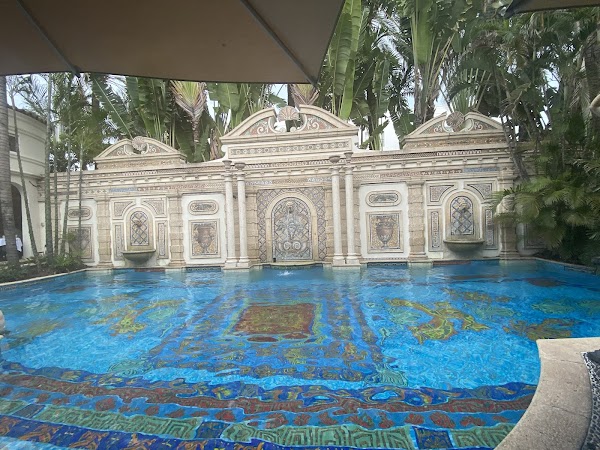 Gianni's At The Former Versace Mansion 4