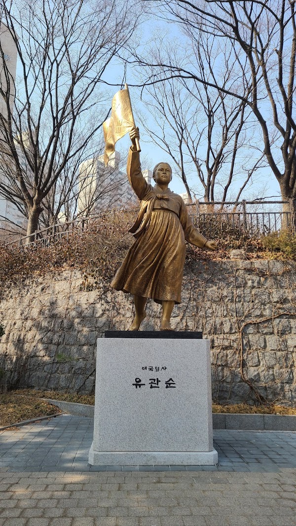 Dongnimmun Arch (Independence Gate) 2