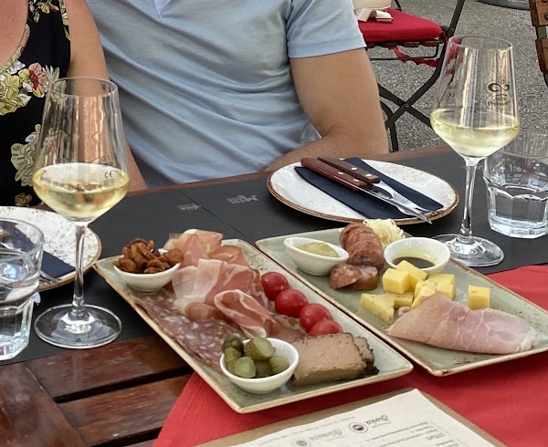 Kodila Gourmet & Bistro Market 3