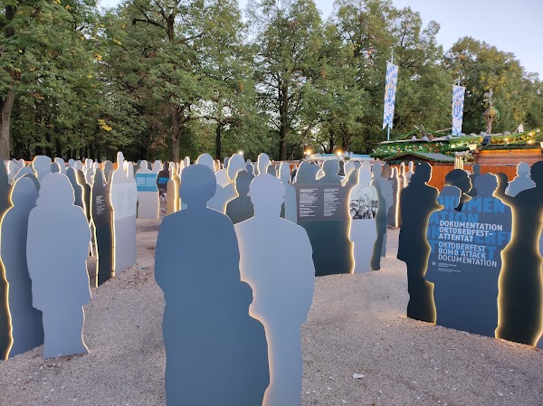 Monument to the Oktoberfest bombing victims in 1980 4