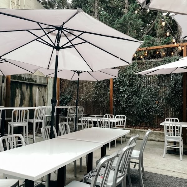 Hot Johnnie's Smokehouse