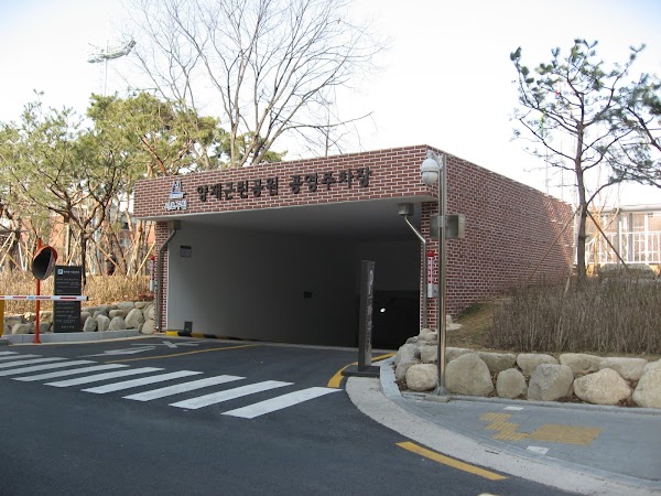 Yangjae Neighborhood Park Public Parking