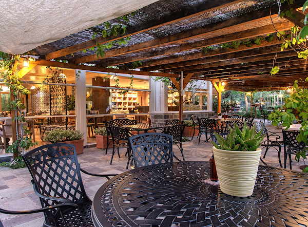 To Perivoli sti Vari Farm-to-fork Restaurant 1