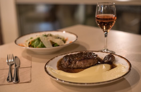 To Perivoli sti Vari Farm-to-fork Restaurant 5