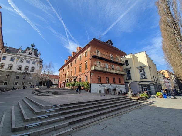 House of illusions 4